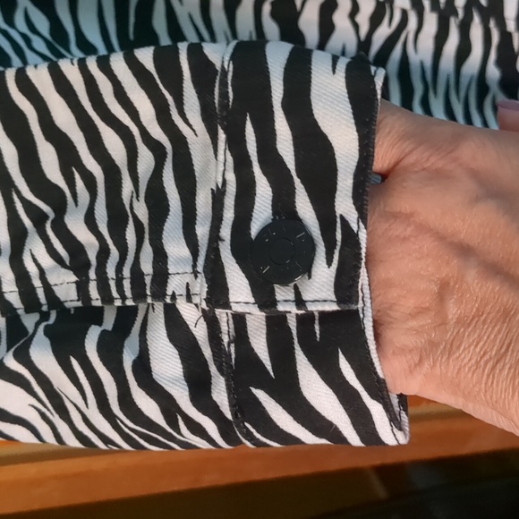 RIVER ISLAND* Ltd edition denim raw hem animal print long sleeve shacket. - Picture 3 of 11